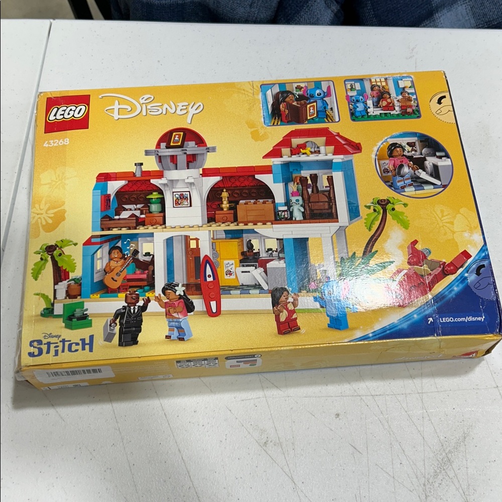LEGO 43268 Disney Tropical Beach House Set with Red Roof - New with Dented Box - Picture 2 of 4